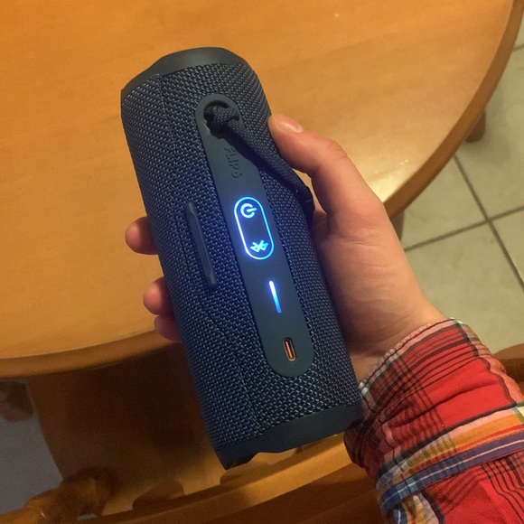 Flip 6 Speaker 🔊 - Picture 3 of 4